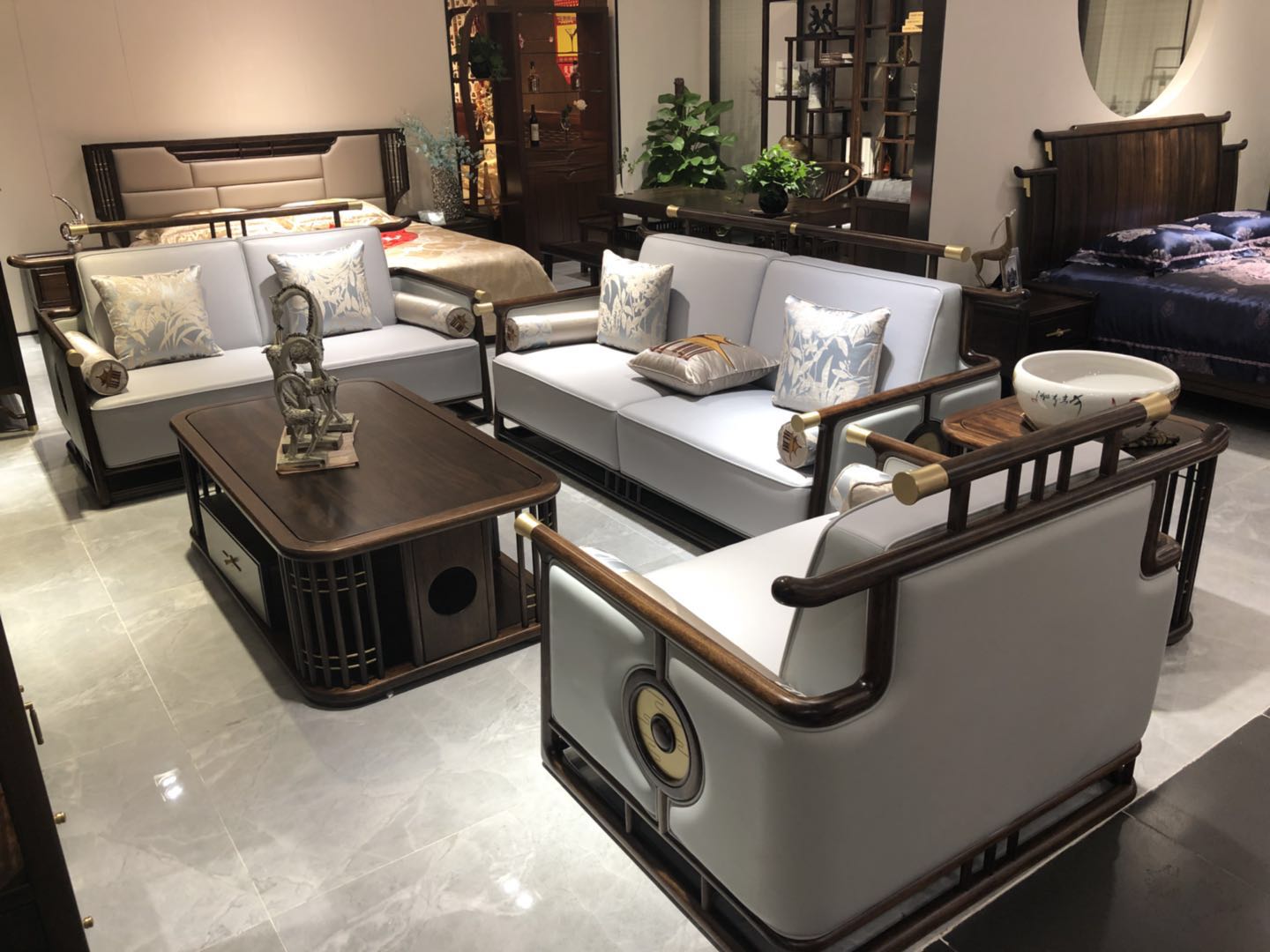 �����ˣ��ڽ�ľ����ʽɳ�� ˫��λ